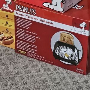 Peanuts Red Snoopy Toaster